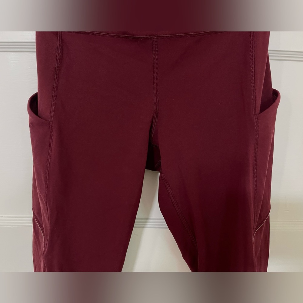 Like New Lululemon Leggings w/ Pockets & Reflective Trim